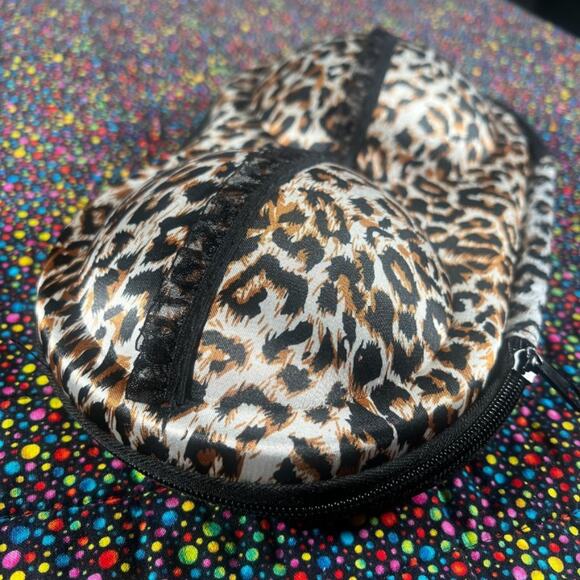 The Bra Bag Women Travel Molded Framed Leopard Print Ruffle Zip Around Case - Picture 4 of 4